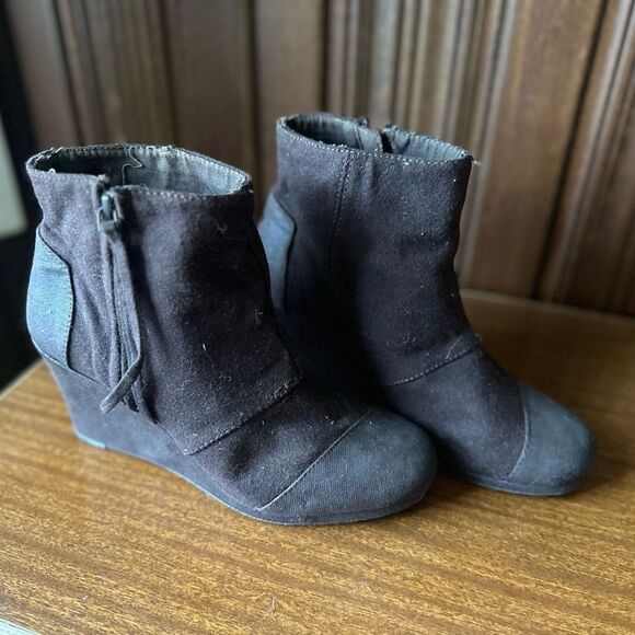 Toms Black Wedge Ankle Boots - Picture 3 of 6